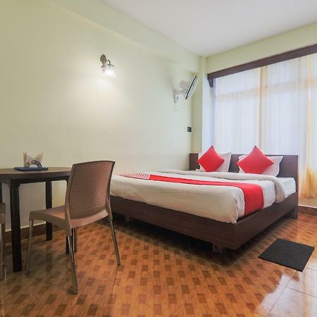 Oyo 11515 The Lily Guest House Shillong Buitenkant foto