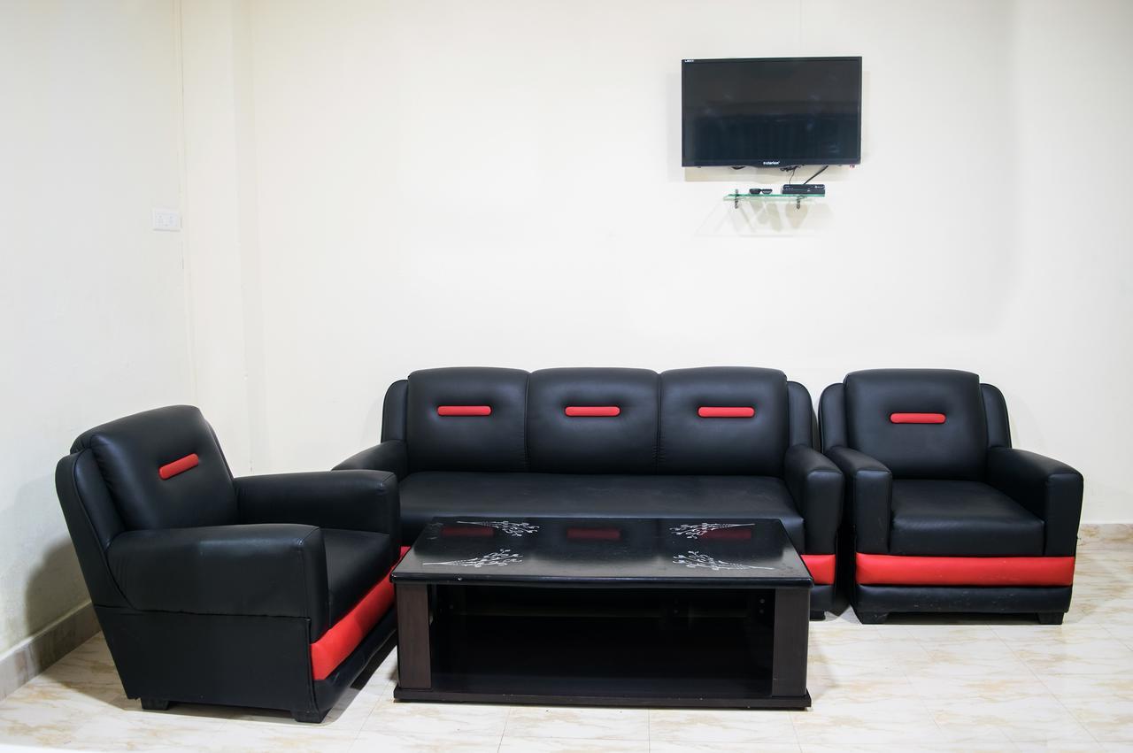 Oyo 11515 The Lily Guest House Shillong Buitenkant foto