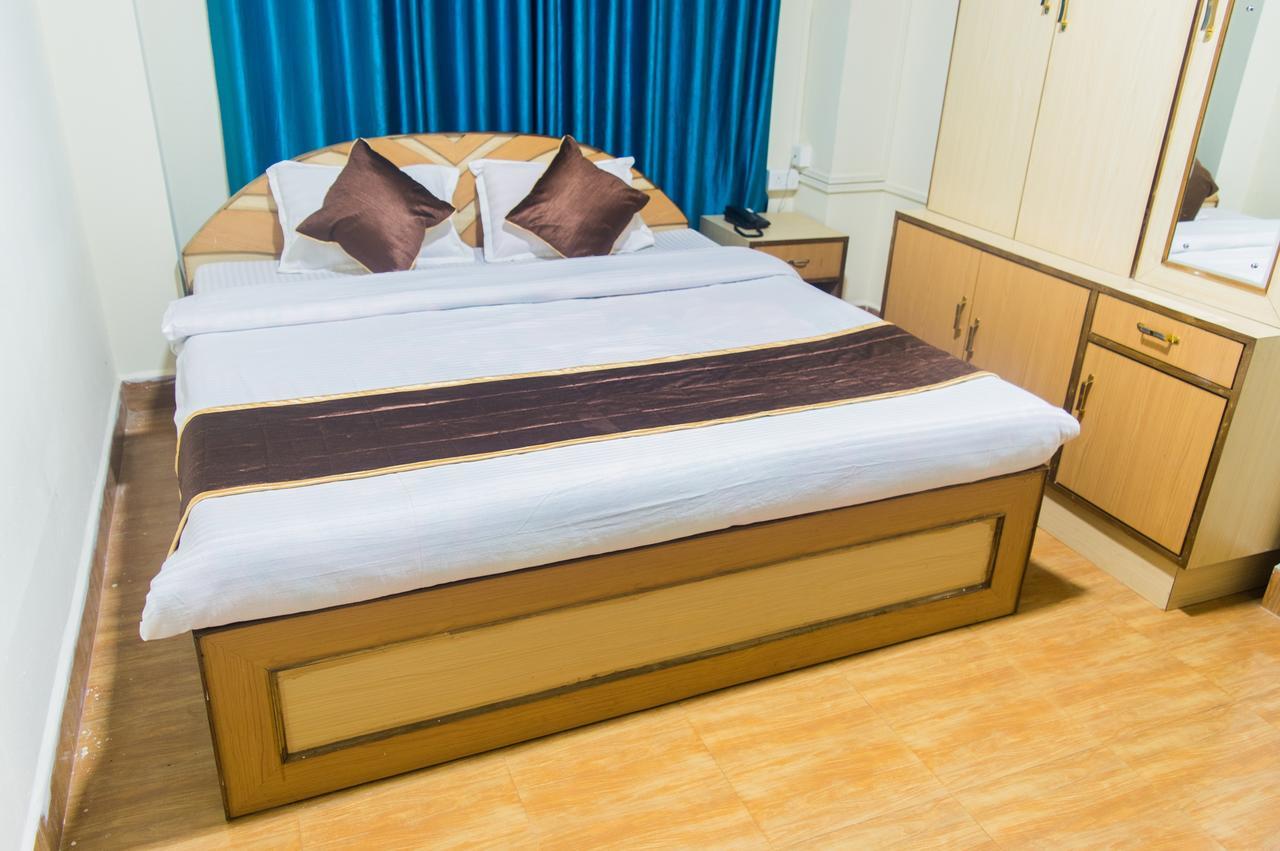 Oyo 11515 The Lily Guest House Shillong Buitenkant foto