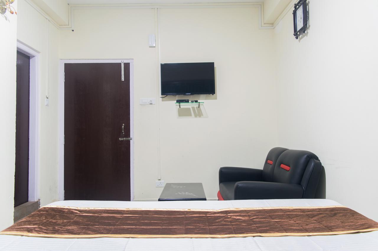 Oyo 11515 The Lily Guest House Shillong Buitenkant foto