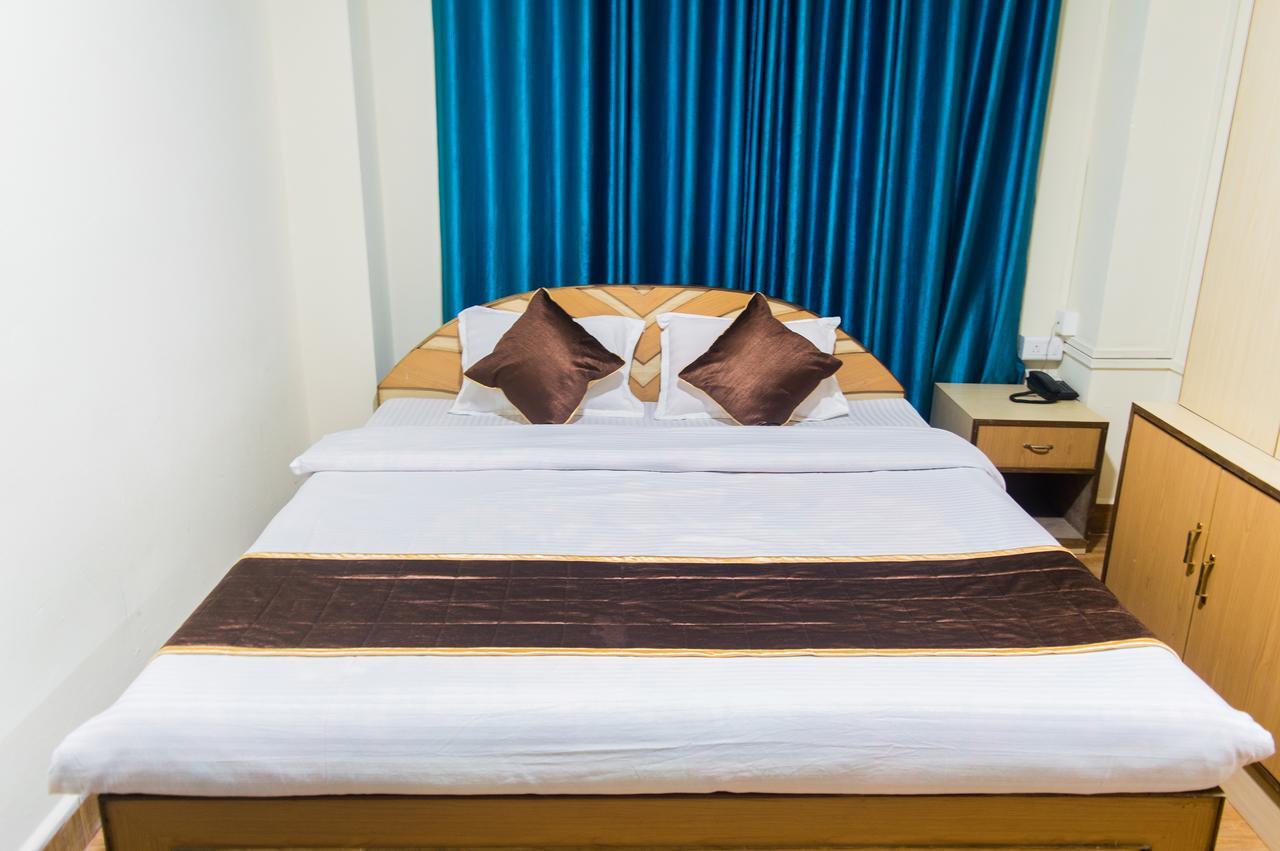 Oyo 11515 The Lily Guest House Shillong Buitenkant foto