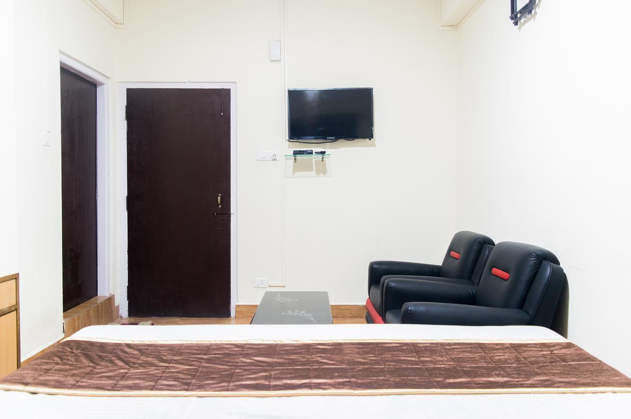 Oyo 11515 The Lily Guest House Shillong Buitenkant foto