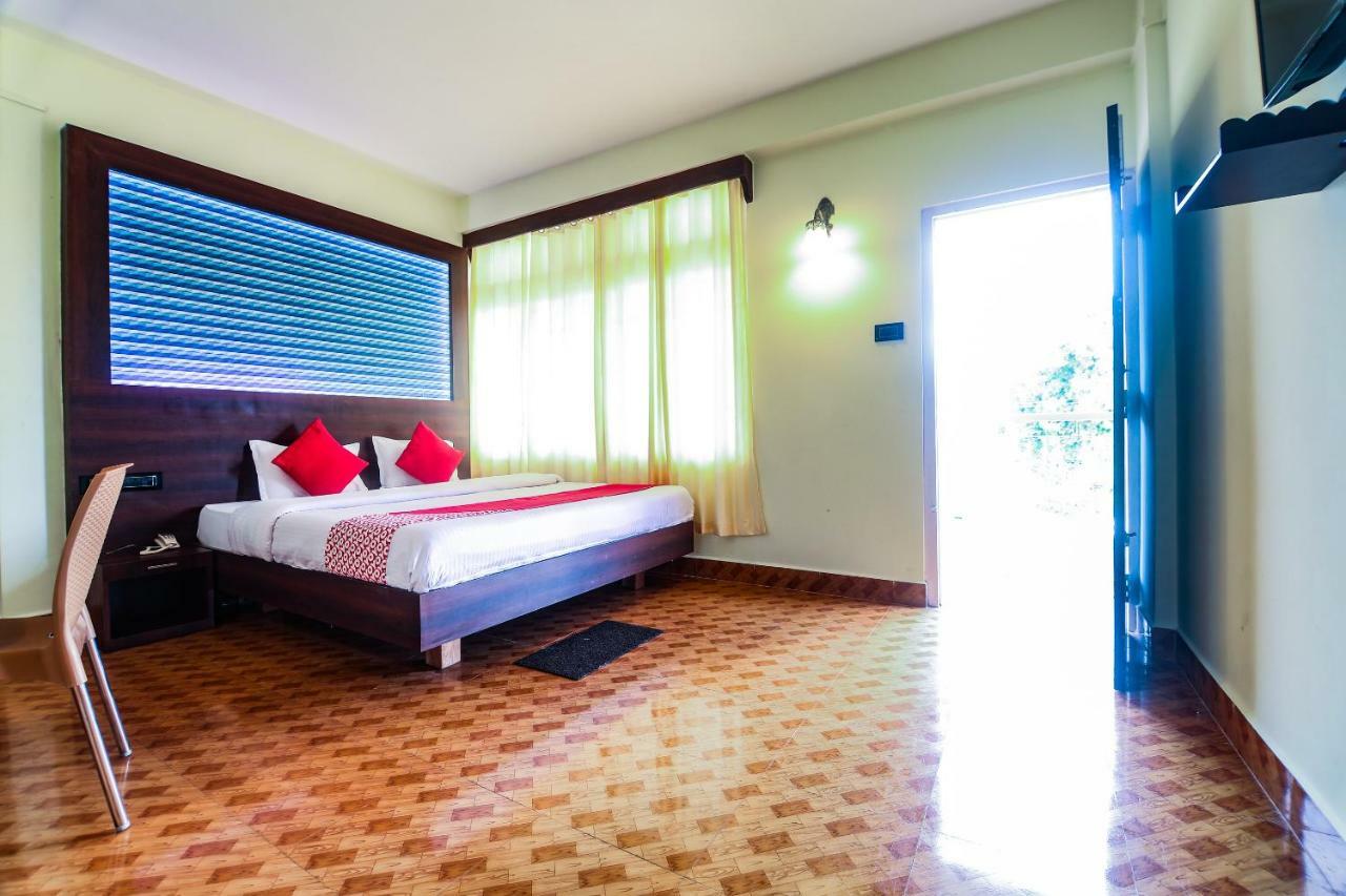 Oyo 11515 The Lily Guest House Shillong Buitenkant foto