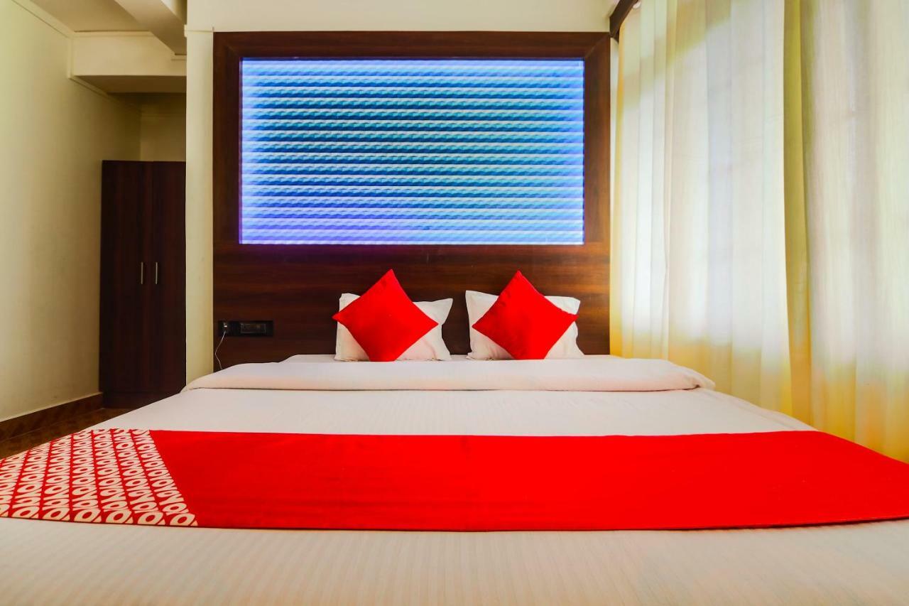 Oyo 11515 The Lily Guest House Shillong Buitenkant foto