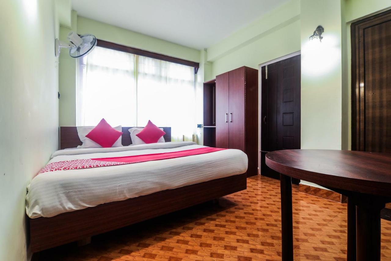 Oyo 11515 The Lily Guest House Shillong Buitenkant foto