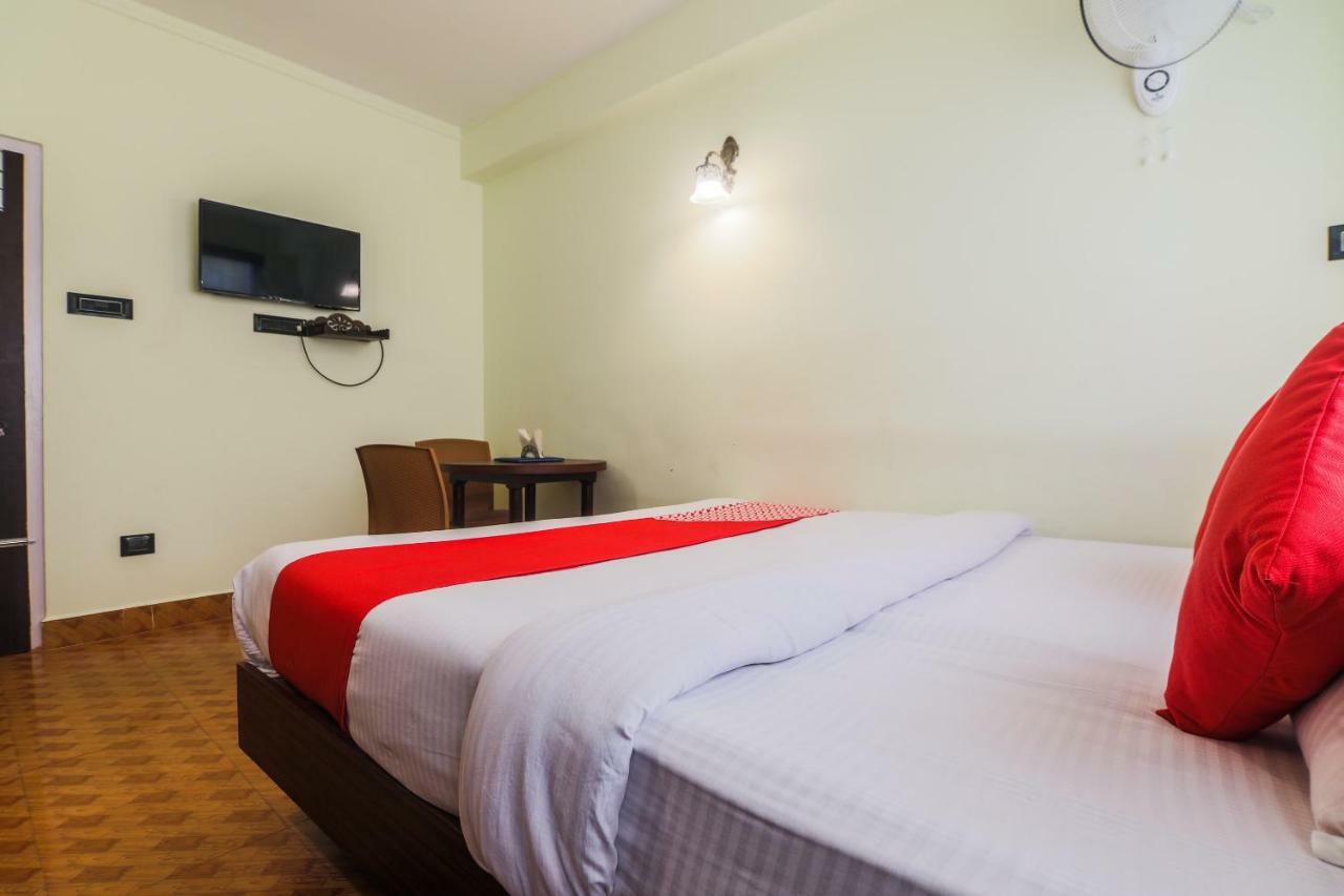 Oyo 11515 The Lily Guest House Shillong Buitenkant foto